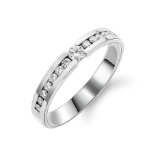 Обручка з декількома діамантами